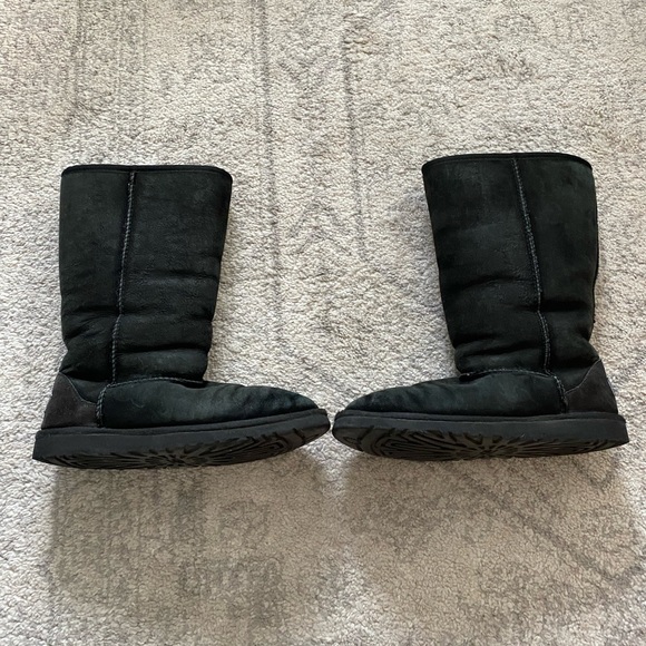 classic tall used black uggs US size 6 shearling - Picture 5 of 8